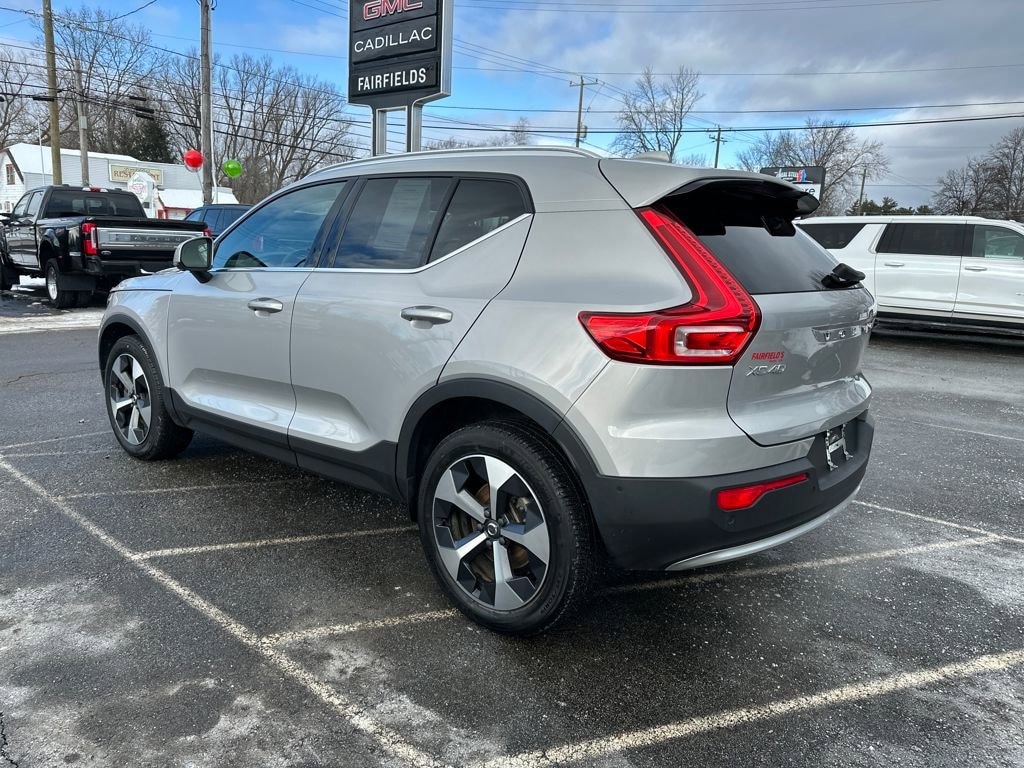 Used 2023 Volvo XC40 B5 AWD Plus Bright SUV