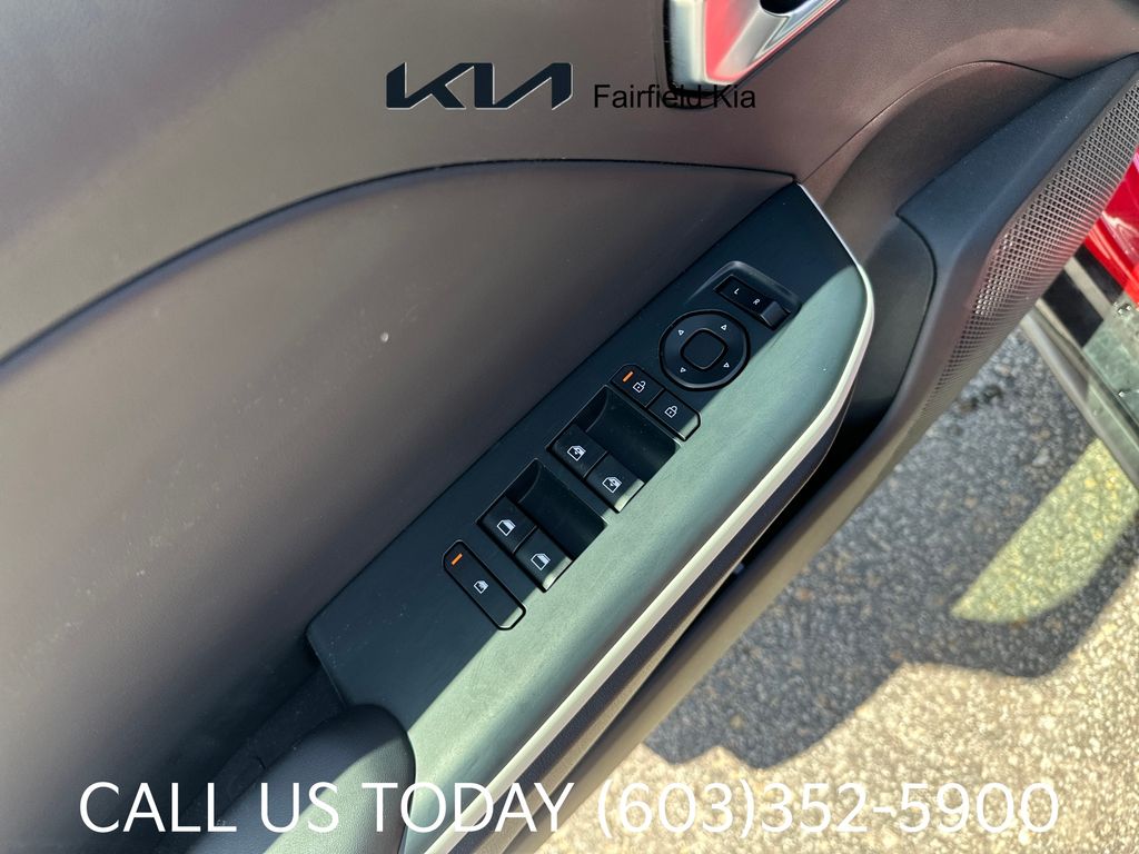2025 Kia K4 GT-Line - Photo 11