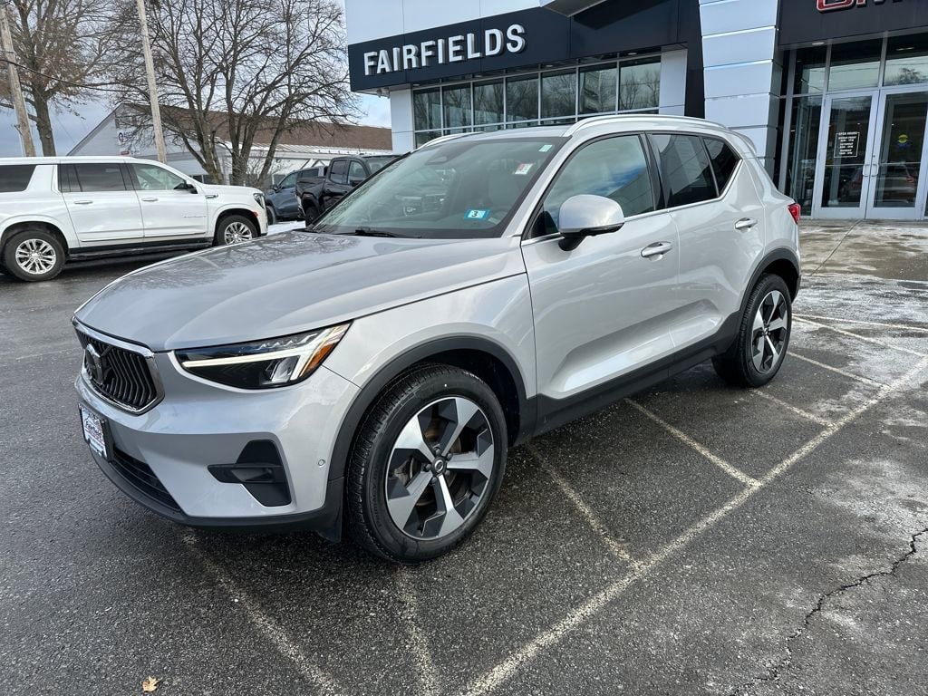 Used 2023 Volvo XC40 B5 AWD Plus Bright SUV