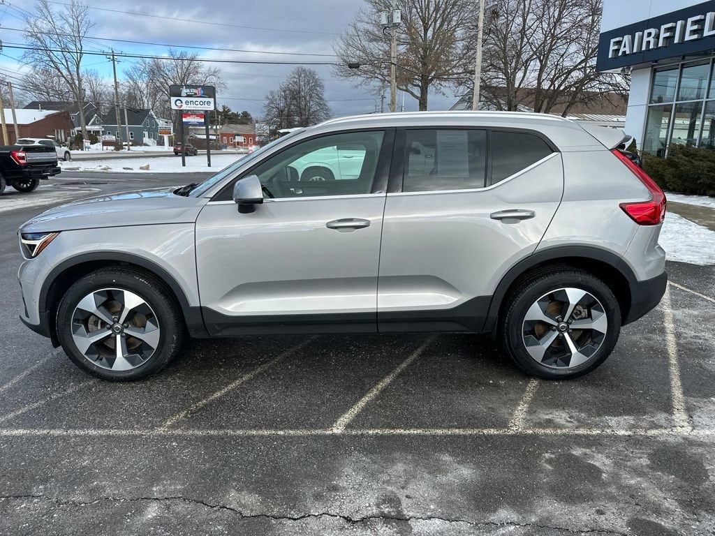 Used 2023 Volvo XC40 B5 AWD Plus Bright SUV