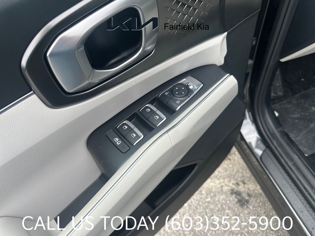 2025 Kia Sorento EX - Photo 11