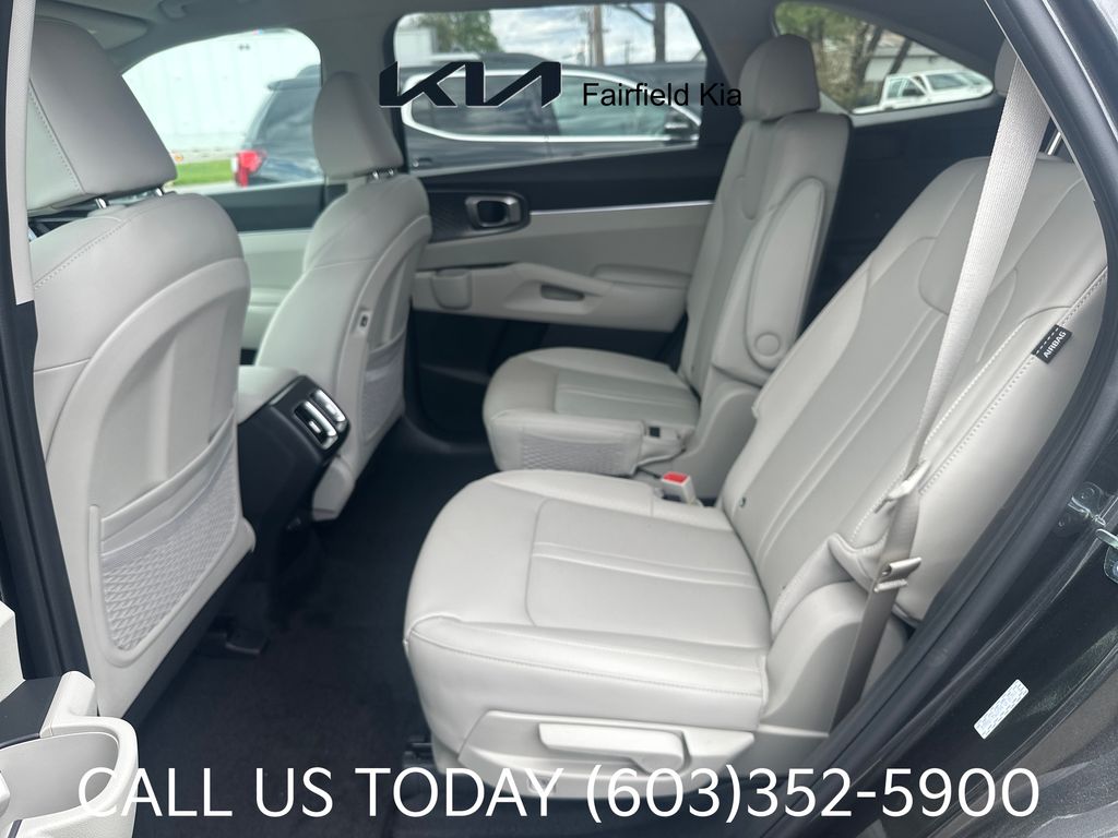 2025 Kia Sorento EX - Photo 20