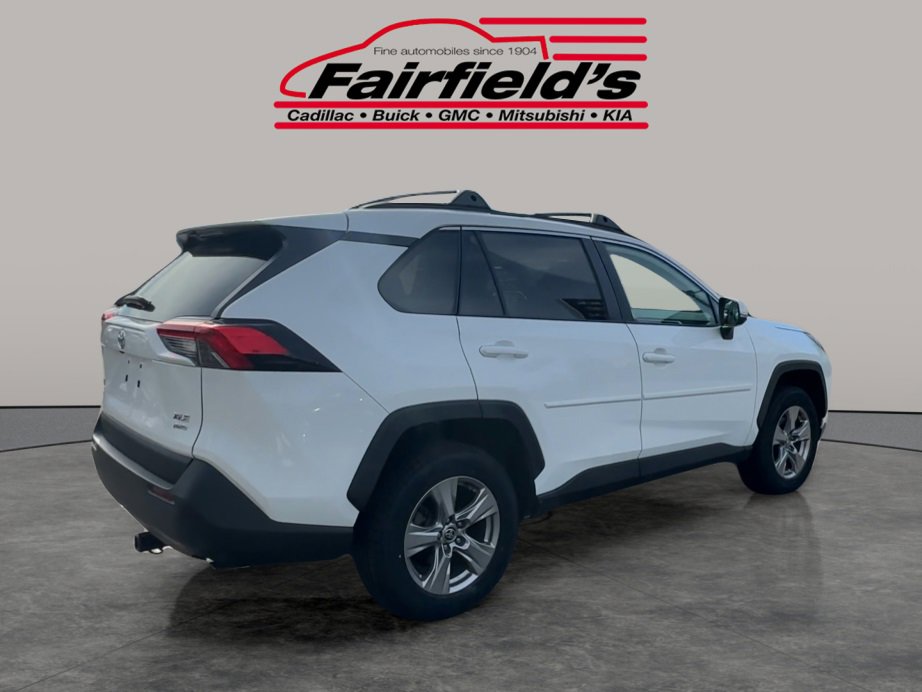 2022 Toyota RAV4 XLE photo 2