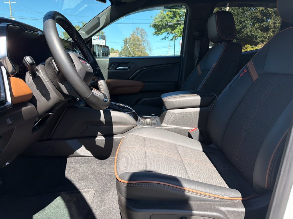 2025 GMC Canyon AT4 - Photo 9