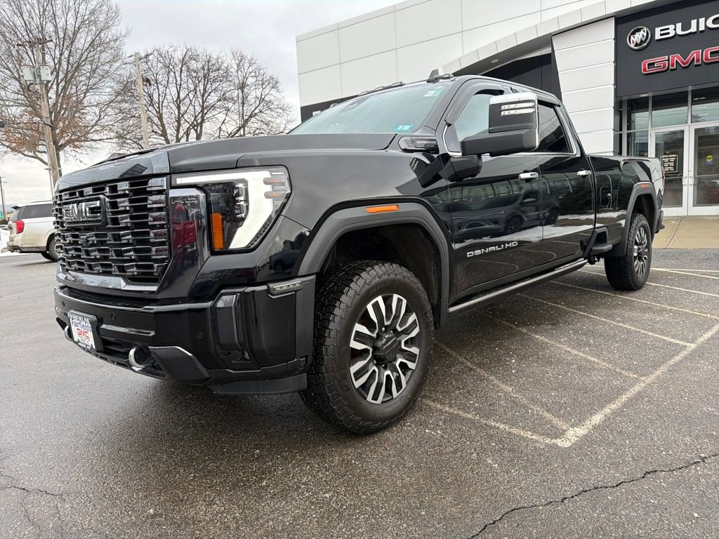 2024 GMC Sierra Denali's photo
