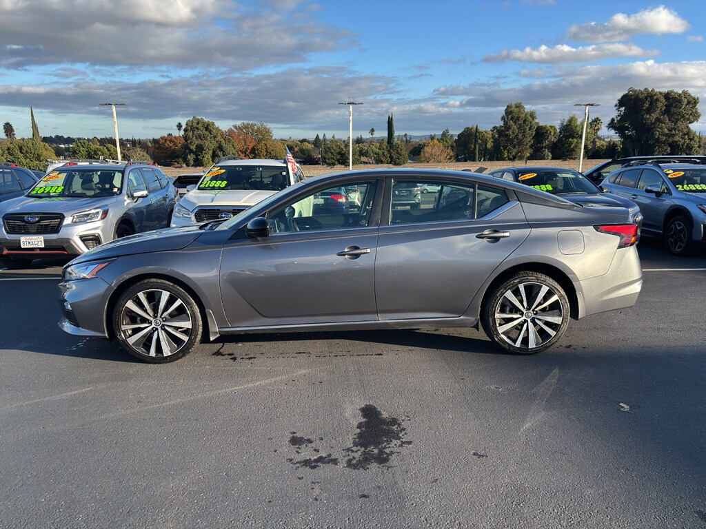 2022 Nissan Altima 2.5 SR photo 2