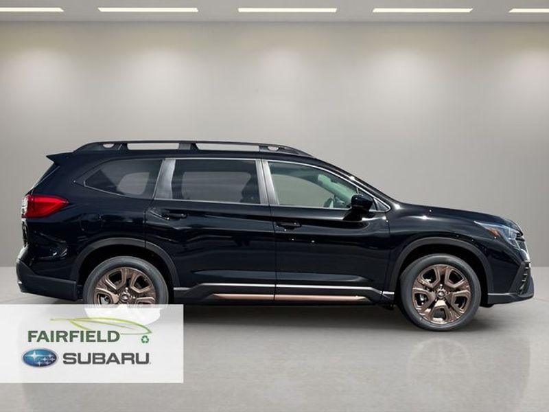 2025 Subaru Ascent Limited photo 3