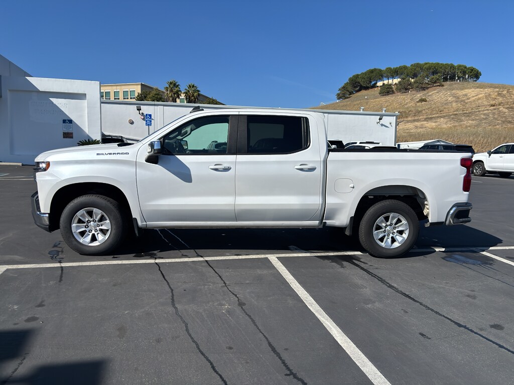 2022 Chevrolet Silverado 1500 LT photo 2