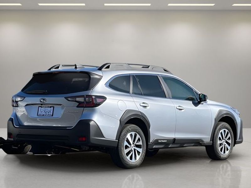 2025 Subaru Outback Premium photo 2