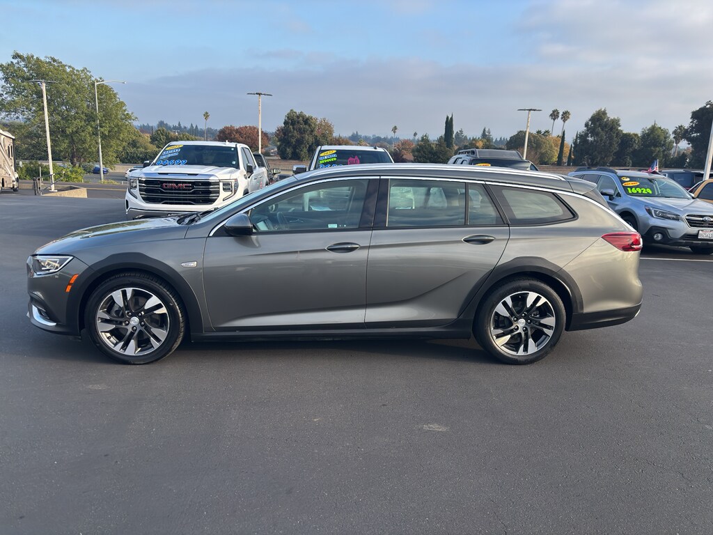2018 Buick Regal TourX Preferred photo 2