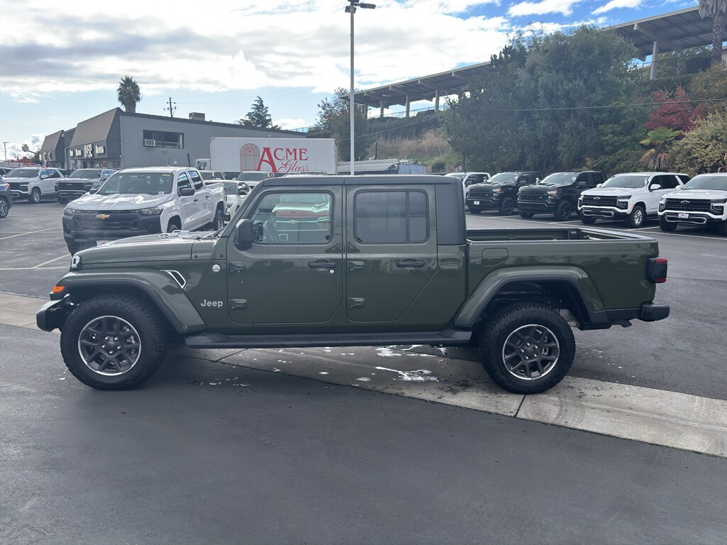 2021 Jeep Gladiator Overland photo 2
