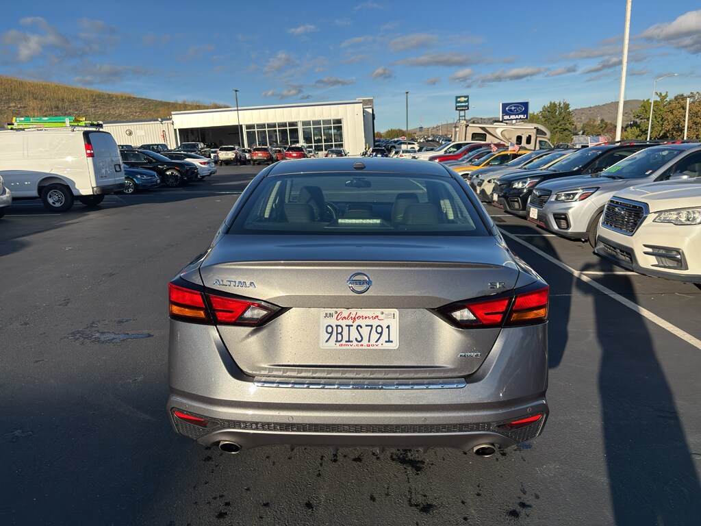 2022 Nissan Altima 2.5 SR photo 3