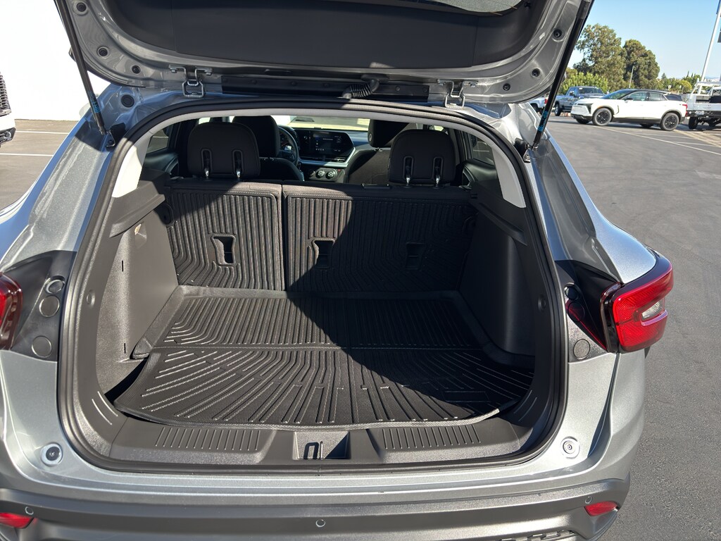 2025 Chevrolet Trax LS photo 4