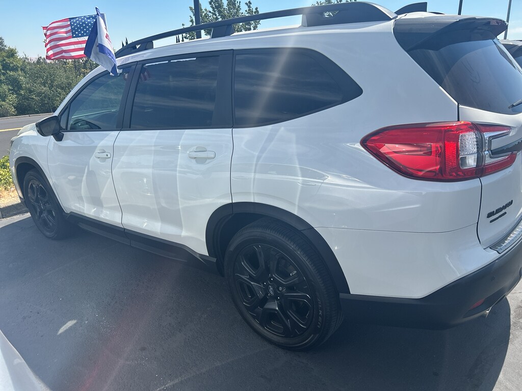 2023 Subaru Ascent Onyx Edition photo 3