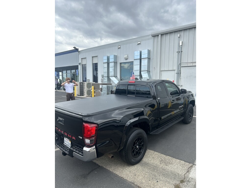 2019 Toyota Tacoma SR5 V6 photo 3