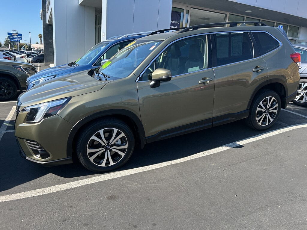 2022 Subaru Forester Limited photo 2