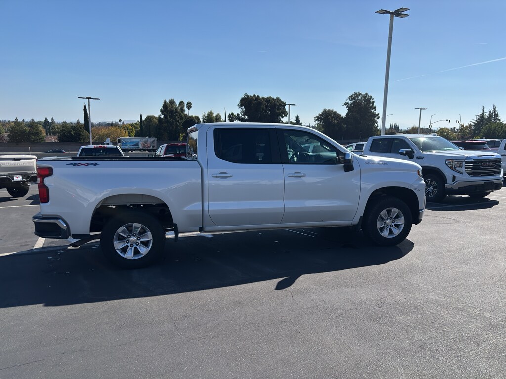 2022 Chevrolet Silverado 1500 LT photo 4