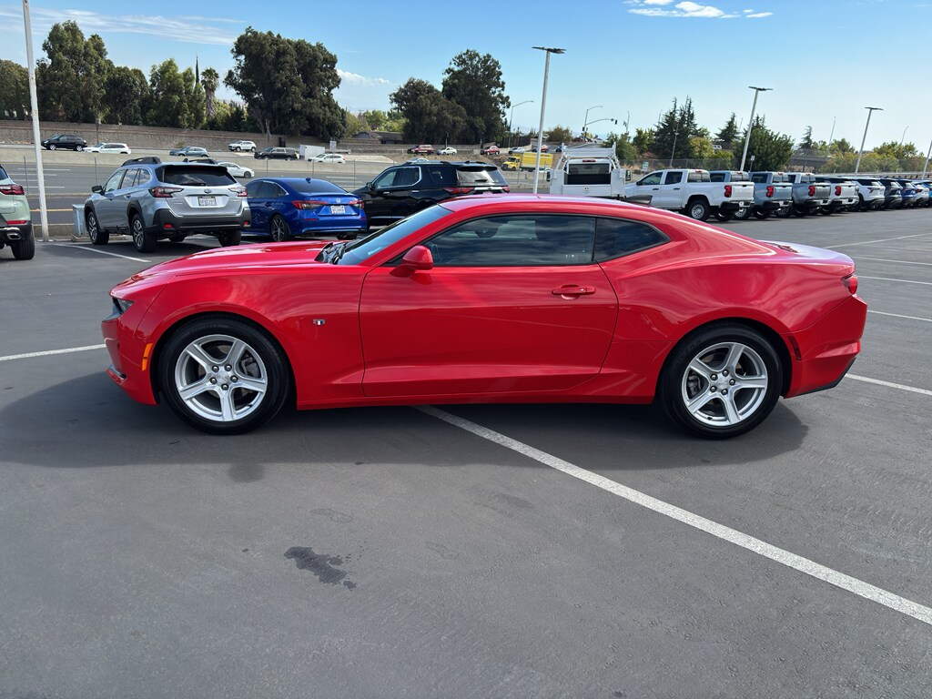 2023 Chevrolet Camaro 1LT photo 2