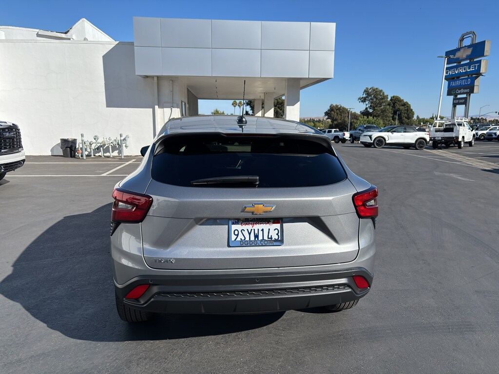 2025 Chevrolet Trax LS photo 3