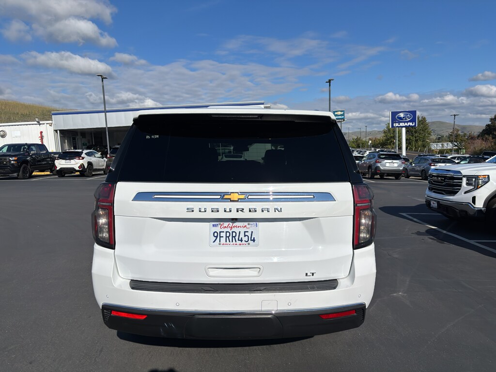 2023 Chevrolet Suburban LT photo 3