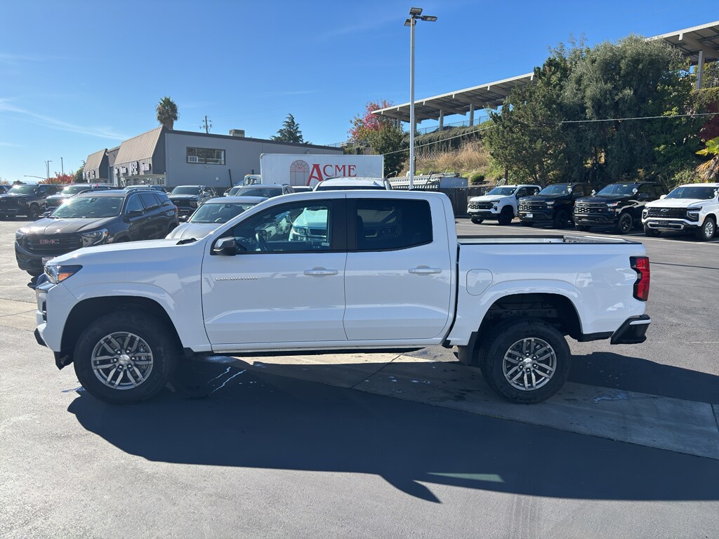 2024 Chevrolet Colorado LT photo 2