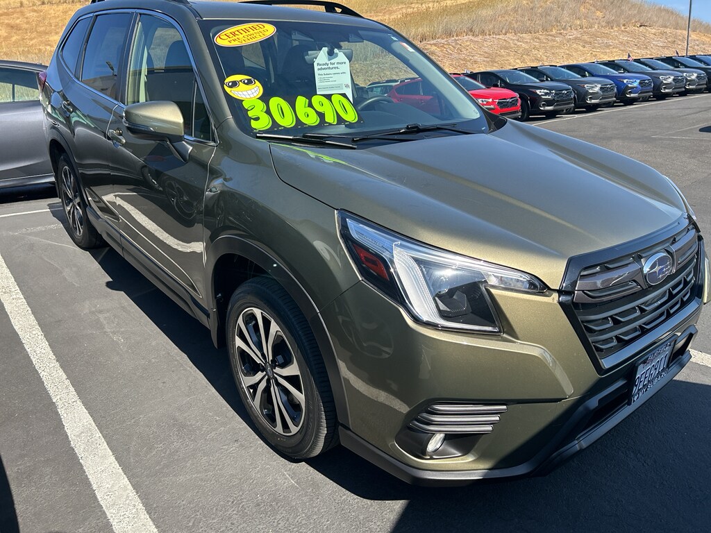 2022 Subaru Forester Limited photo 3
