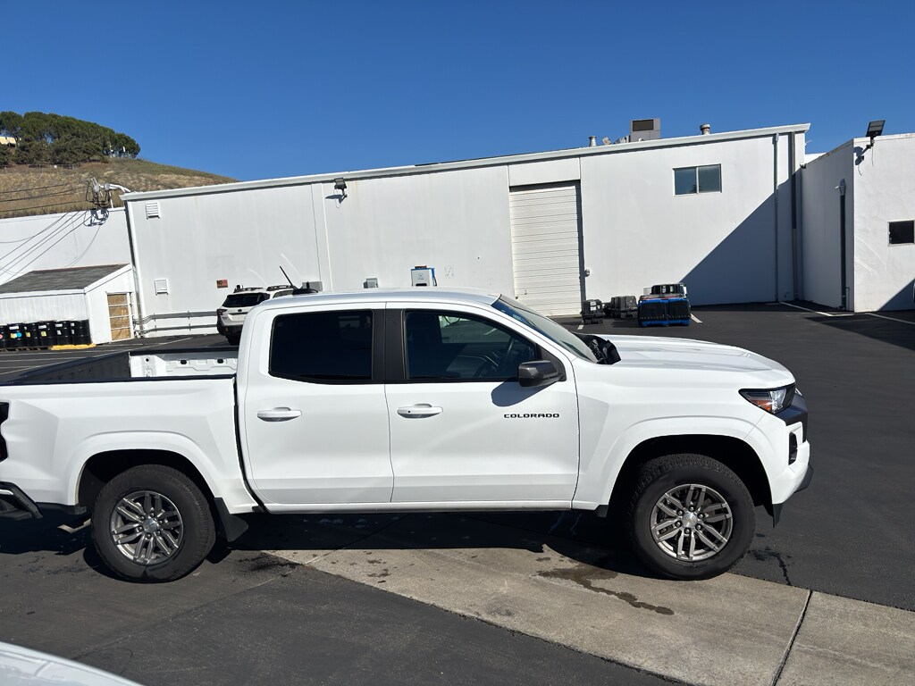 2024 Chevrolet Colorado LT photo 4