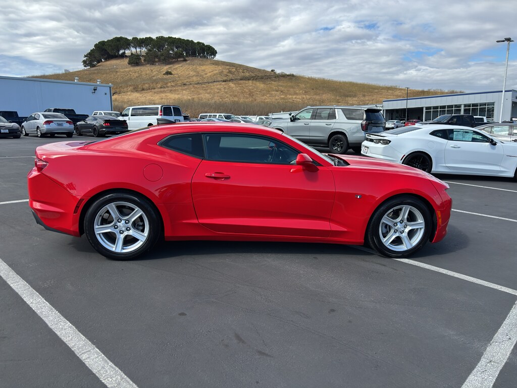 2023 Chevrolet Camaro 1LT photo 4