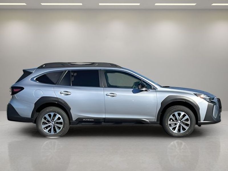 2025 Subaru Outback Premium photo 3