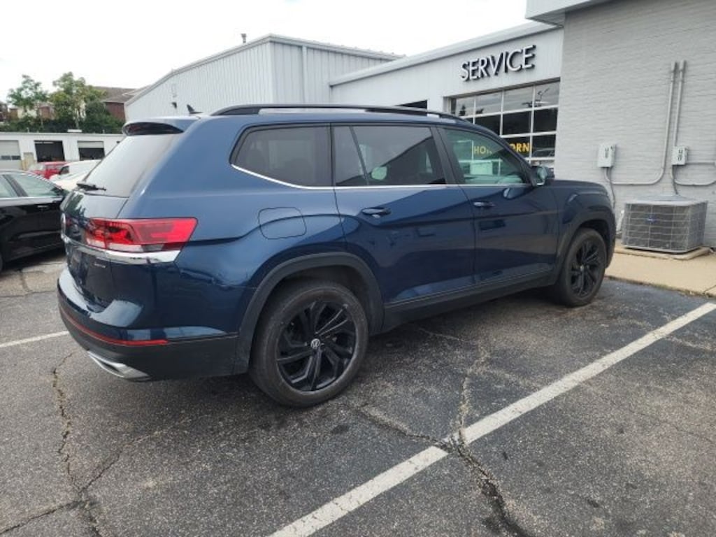 Used 2023 Volkswagen Atlas 2.0T SE w/Technology SUV