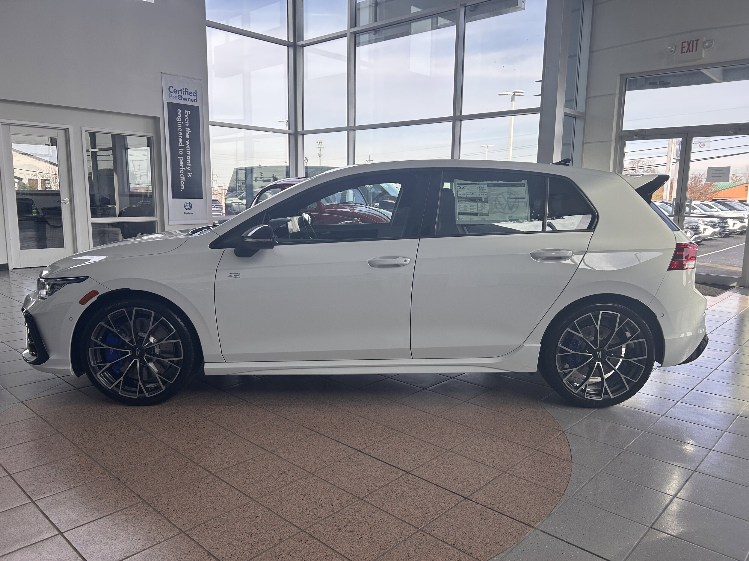 2026 Volkswagen Golf R 2.0 TSI photo 4