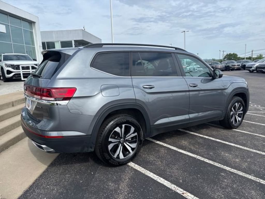 Used 2025 Volkswagen Atlas 2.0T SE SUV