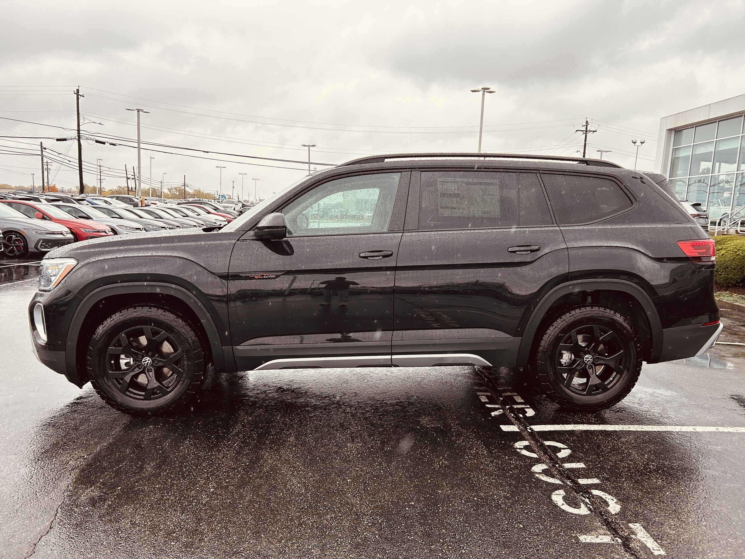 2026 Volkswagen Atlas Peak Edition SE photo 3