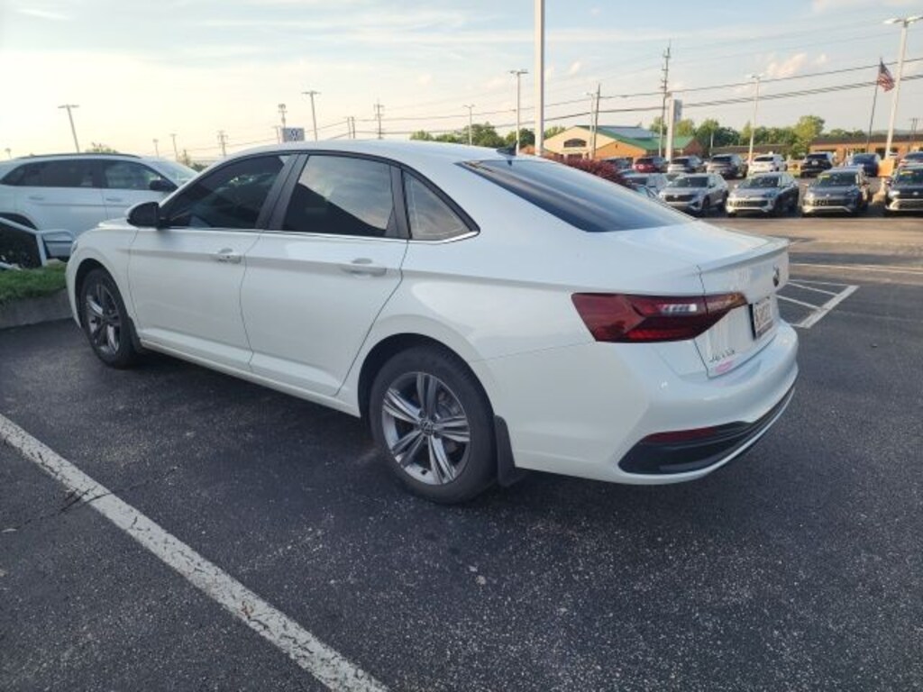 Used 2024 Volkswagen Jetta 1.5T SE Sedan