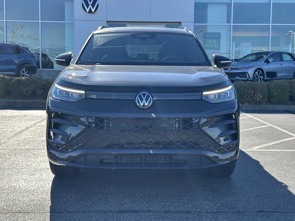 New 2026 Volkswagen Tiguan 2.0T SE R-Line Black SUV