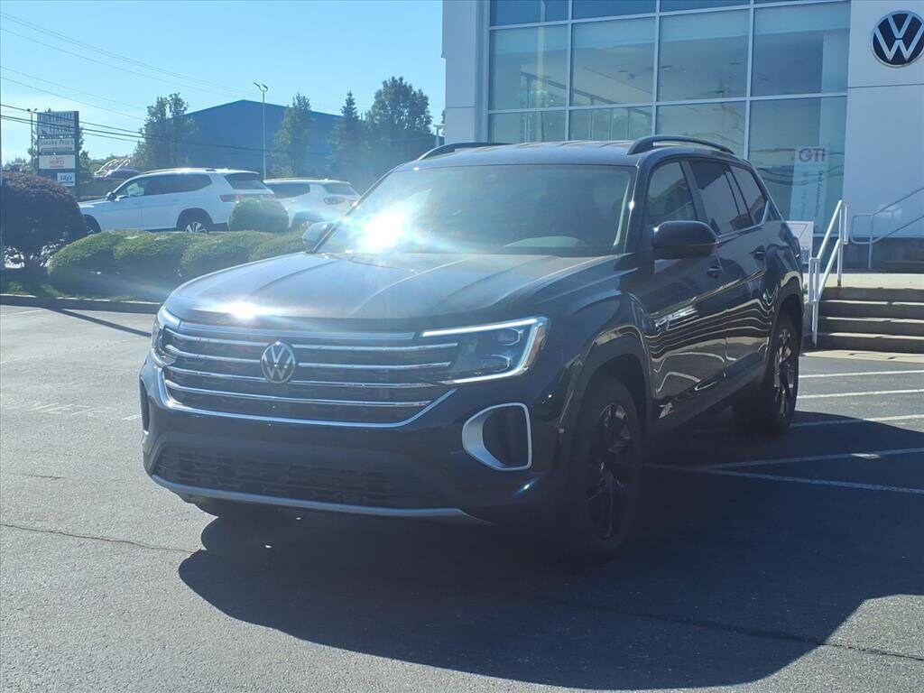 2026 Volkswagen Atlas SE Technology photo 3