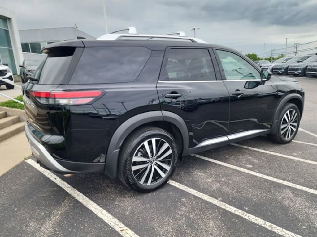 Used 2025 Nissan Pathfinder Platinum SUV