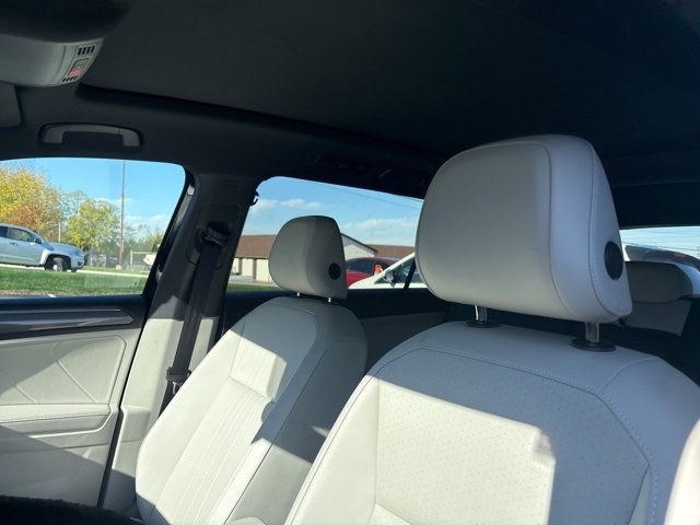 2024 Volkswagen Tiguan SE R-Line Black photo 4