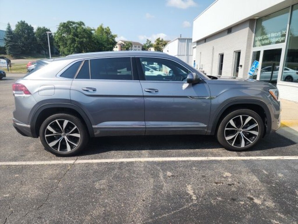 Used 2024 Volkswagen Atlas Cross Sport 2.0T SEL Premium R-Line SUV