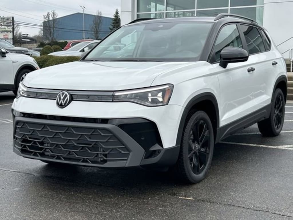 New 2026 Volkswagen Taos 1.5T SE Black SUV