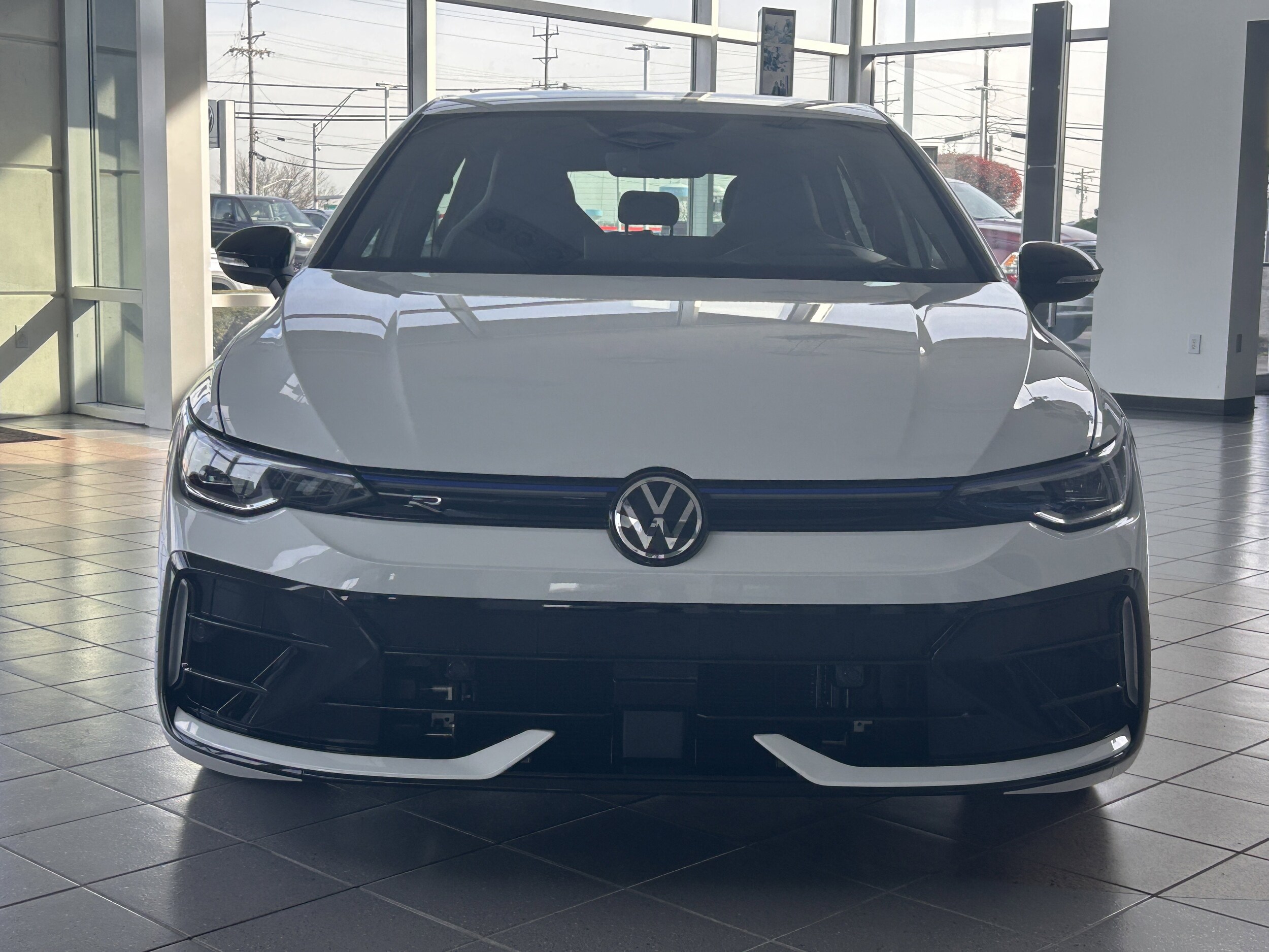 2026 Volkswagen Golf R 2.0 TSI photo 2