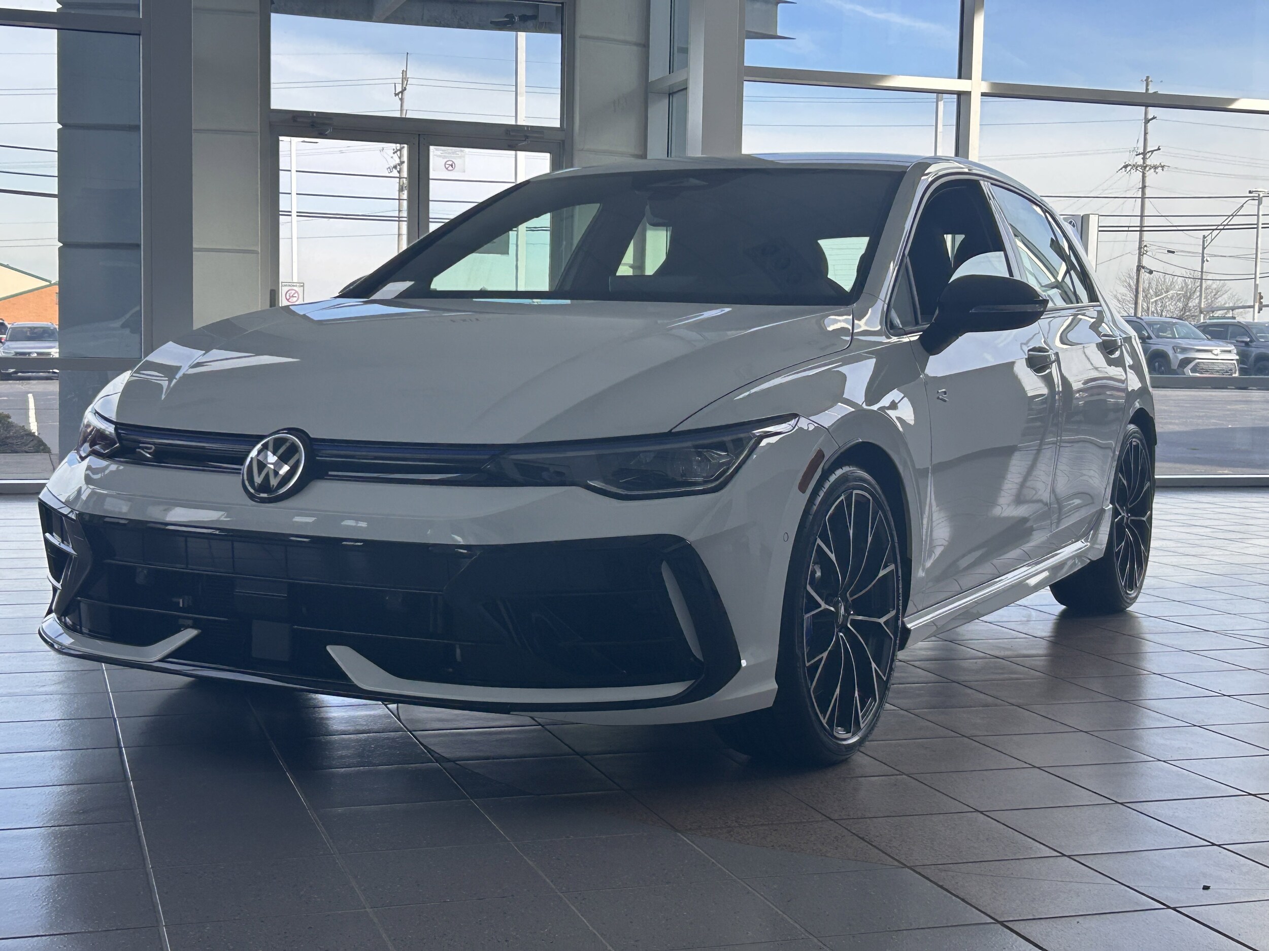 2026 Volkswagen Golf R 2.0 TSI photo 3