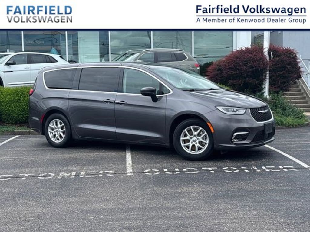 Used 2023 Chrysler Pacifica Touring L Van Passenger Van