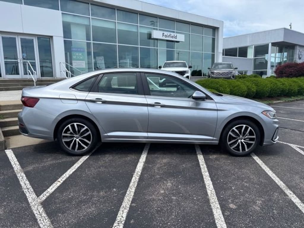Certified 2025 Volkswagen Jetta 1.5T SE Sedan