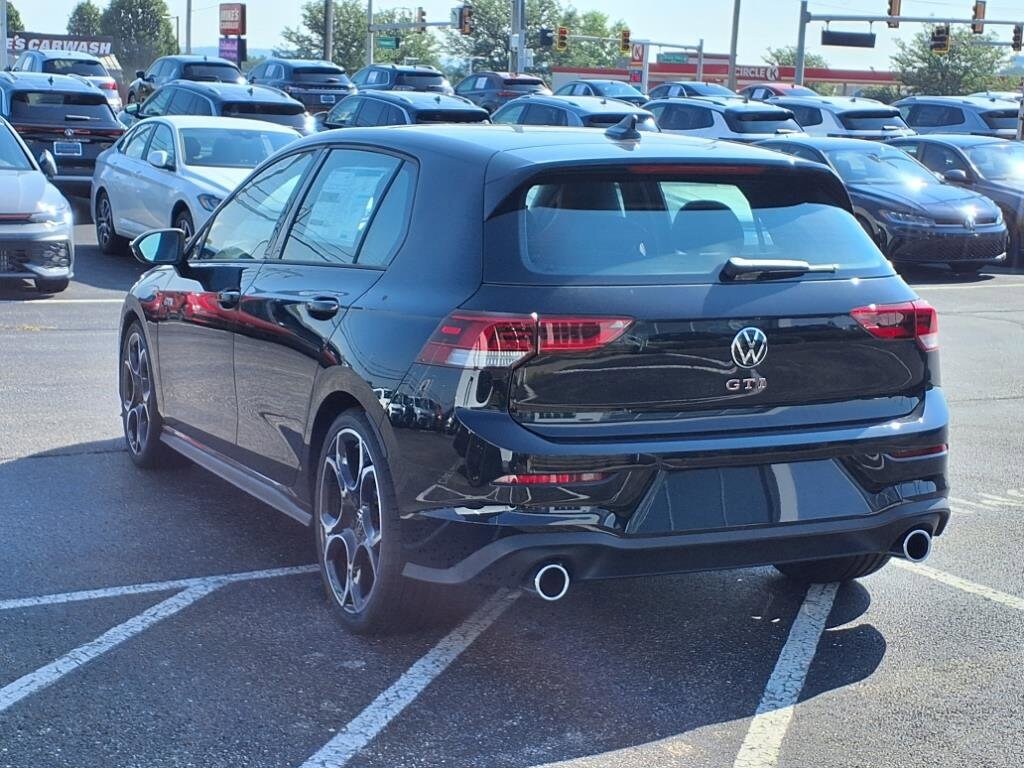 2025 Volkswagen Golf GTI Autobahn photo 4