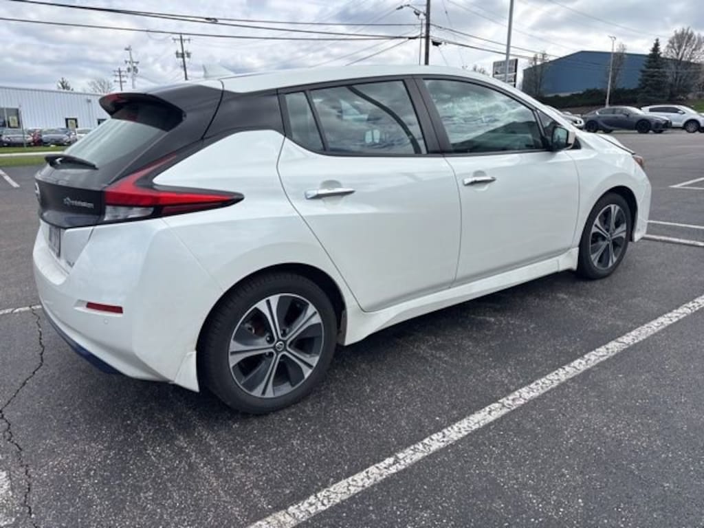 Used 2022 Nissan LEAF SV Hatchback
