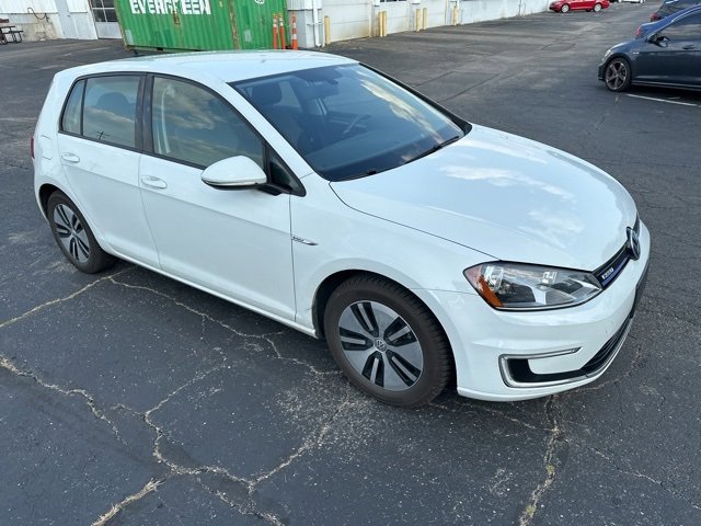 2016 Volkswagen e-Golf SE photo 3