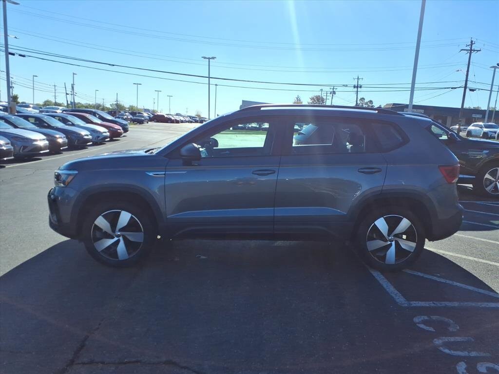 2024 Volkswagen Taos S photo 3