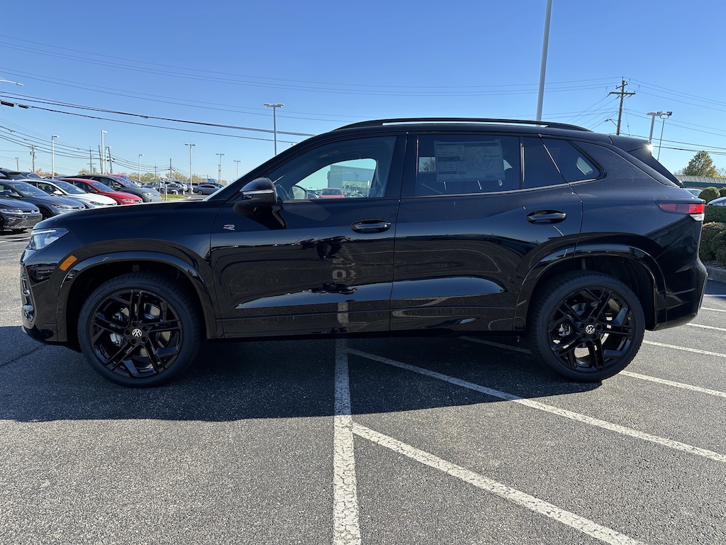 New 2026 Volkswagen Tiguan 2.0T SE R-Line Black SUV
