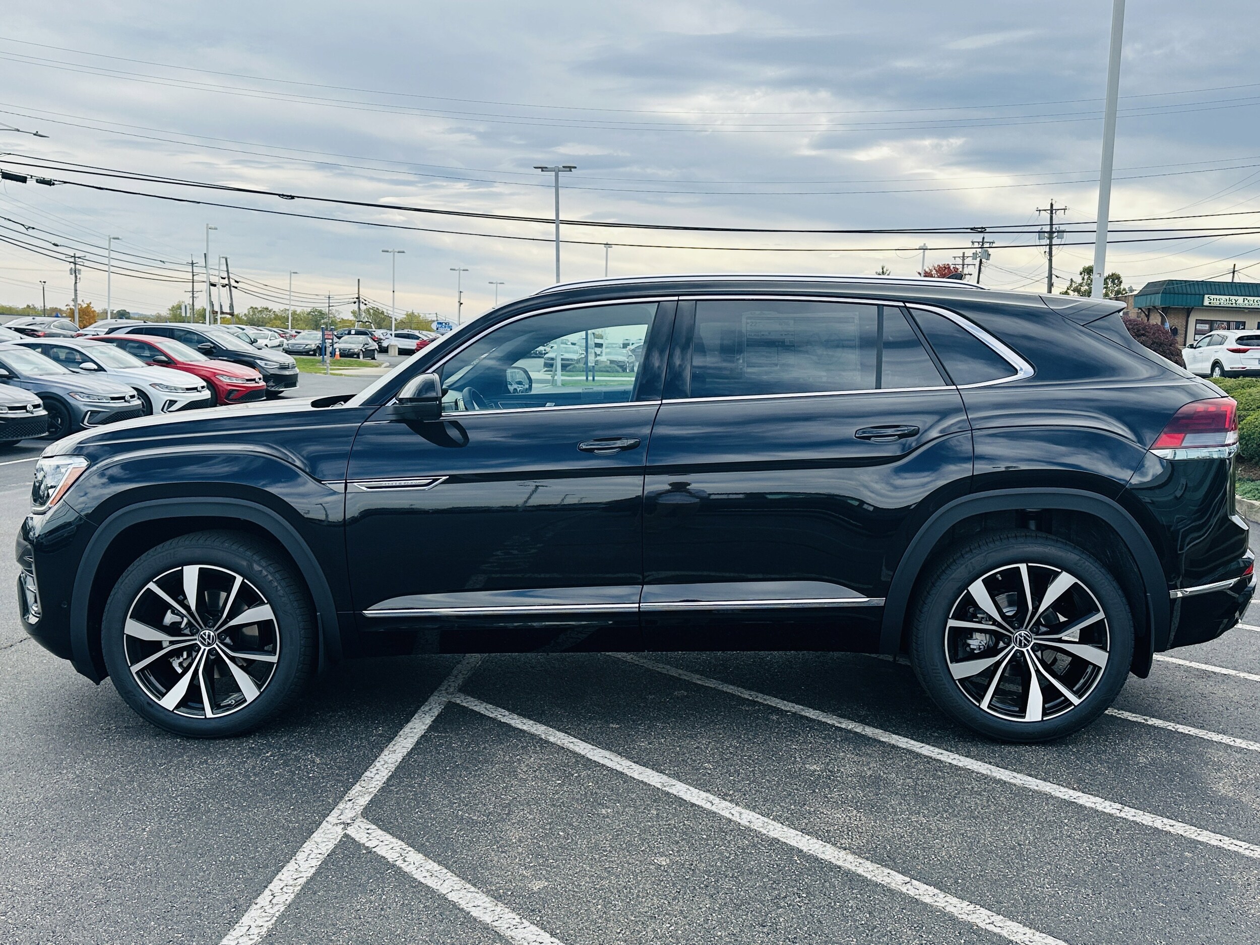 2026 Volkswagen Atlas Cross Sport SEL Premium R-Line photo 4